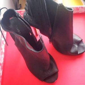 Chinese laundry size 6.5 black nappa leather